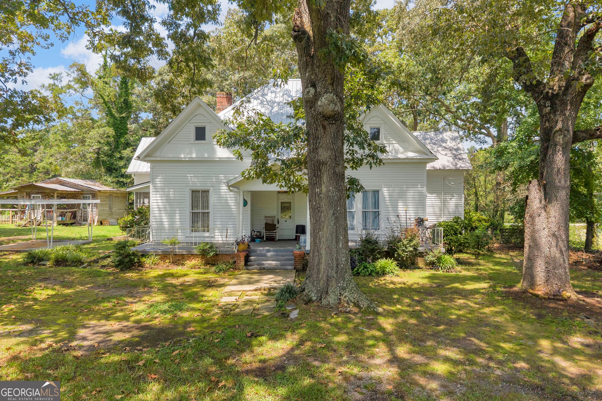 3 bedroom, 1 bathroom, 1,975 sq ft single family residence for sale at 1404 W Main Street, Bowersville, GA 30516 — photo 2