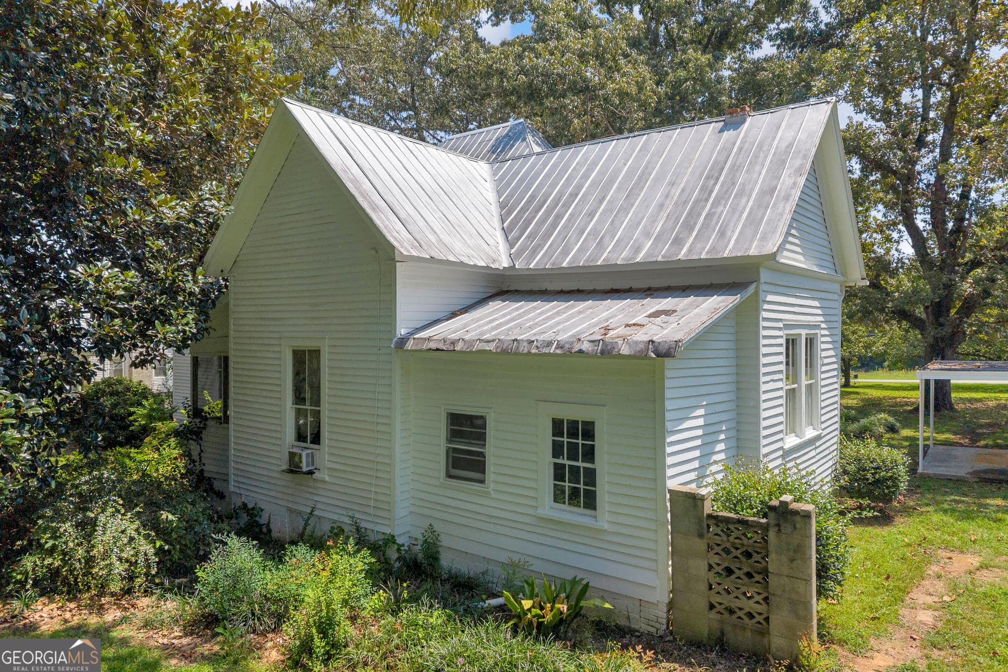 3 bedroom, 1 bathroom, 1,975 sq ft single family residence for sale at 1404 W Main Street, Bowersville, GA 30516 — photo 6