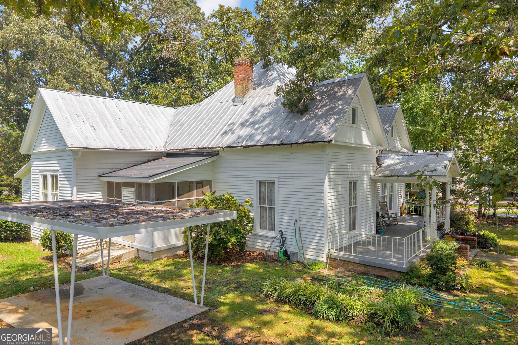 3 bedroom, 1 bathroom, 1,975 sq ft single family residence for sale at 1404 W Main Street, Bowersville, GA 30516 — photo 3