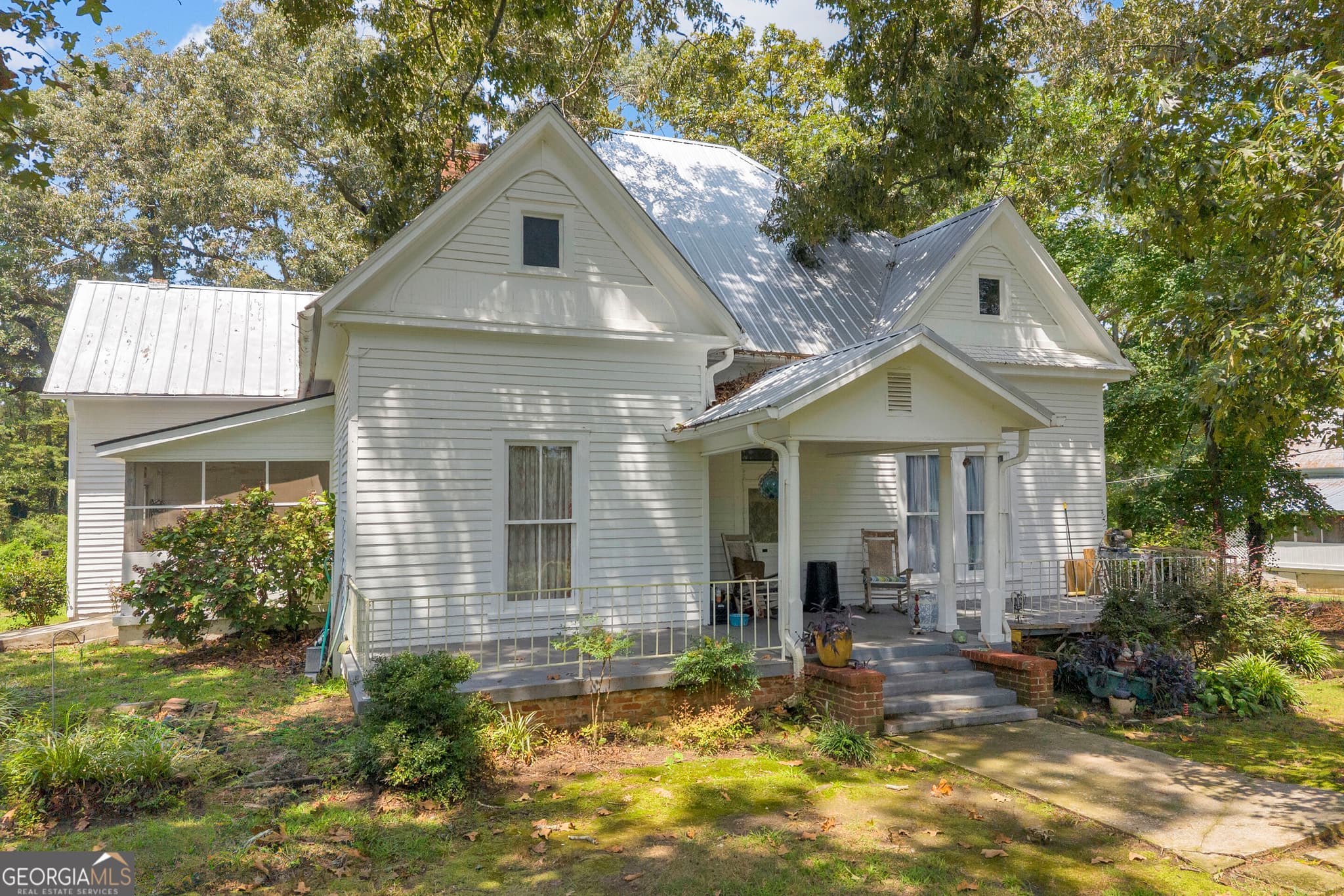 3 bedroom, 1 bathroom, 1,975 sq ft single family residence for sale at 1404 W Main Street, Bowersville, GA 30516