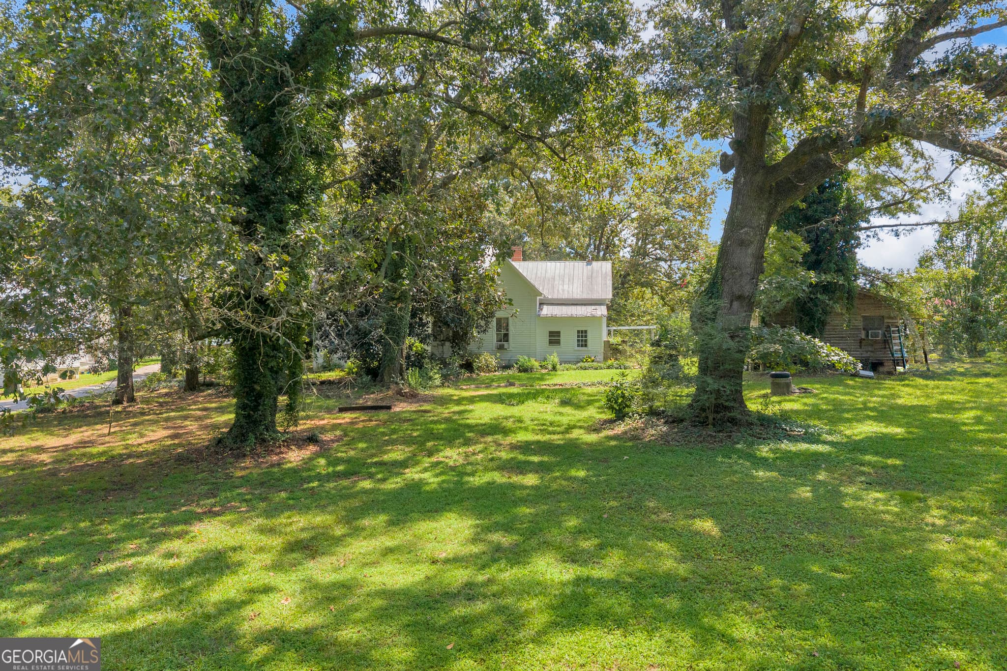 3 bedroom, 1 bathroom, 1,975 sq ft single family residence for sale at 1404 W Main Street, Bowersville, GA 30516 — photo 8
