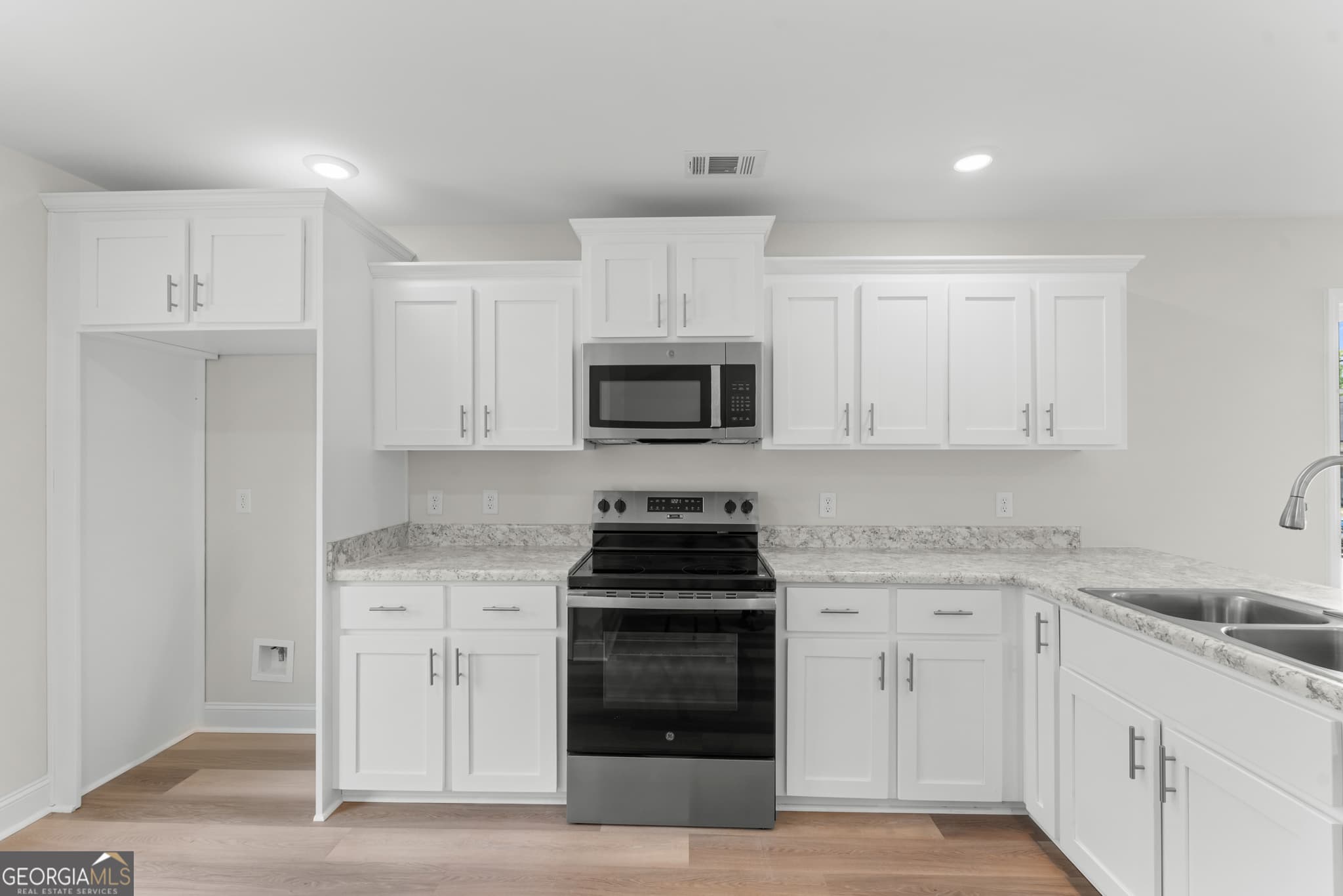 3 bedroom, 2 bathroom, 1,241 sq ft single family residence for sale at 10 Ellabell Loop Road, Ellabell, GA 31308 — photo 6