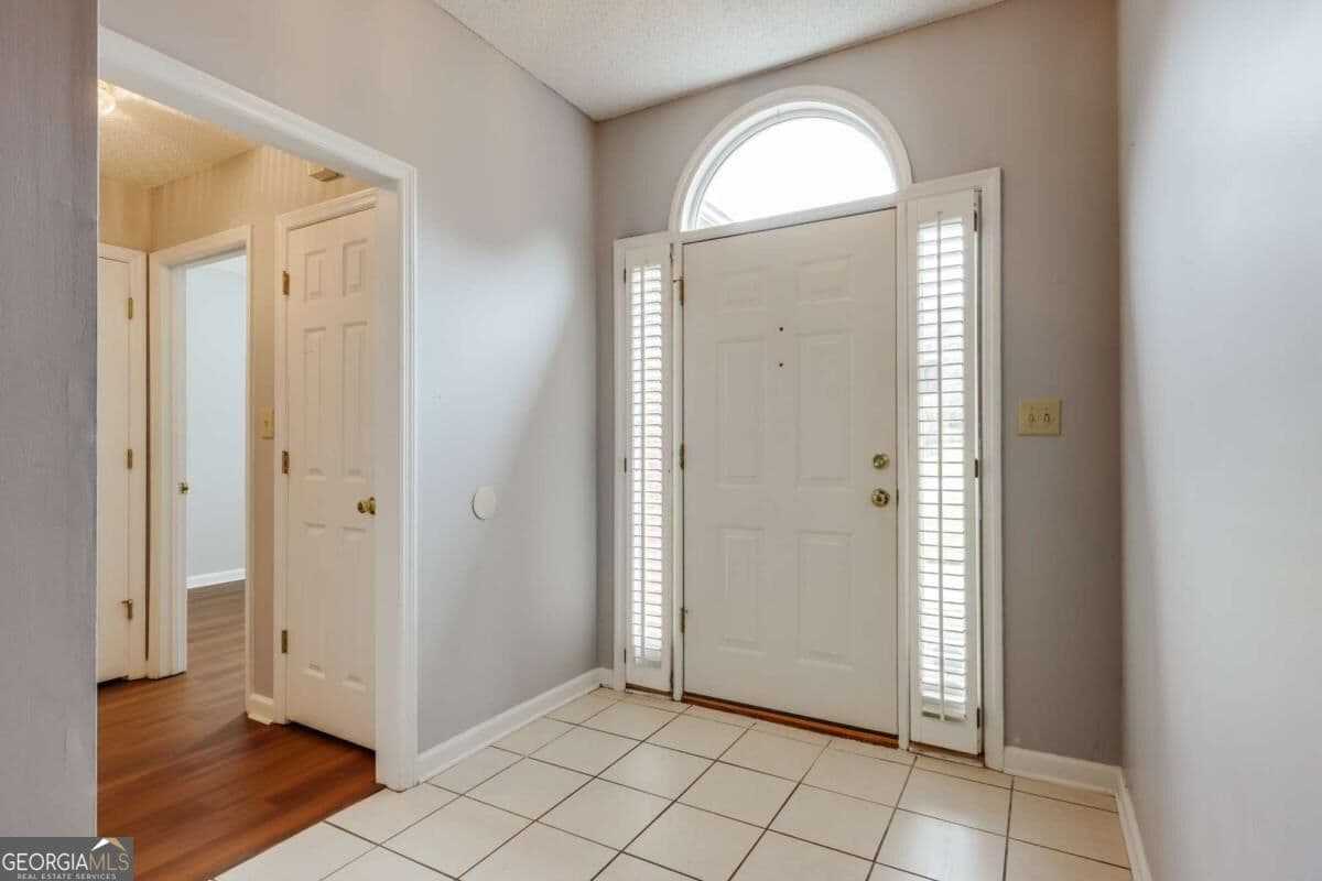 3 bedroom, 2 bathroom, 1,233 sq ft single family residence for sale at 137 Lucy Lane, Athens, GA 30606 — photo 3
