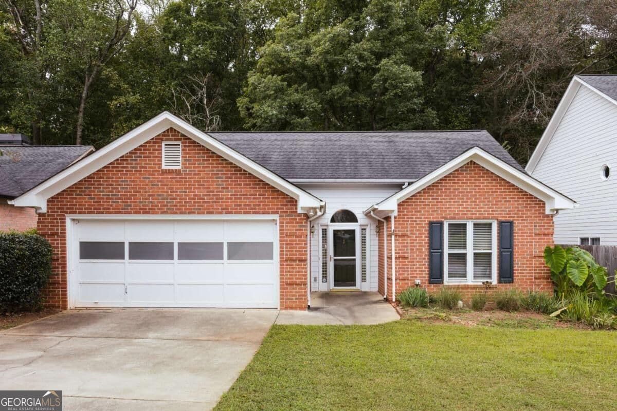 3 bedroom, 2 bathroom, 1,233 sq ft single family residence for sale at 137 Lucy Lane, Athens, GA 30606 — photo 1 of 28
