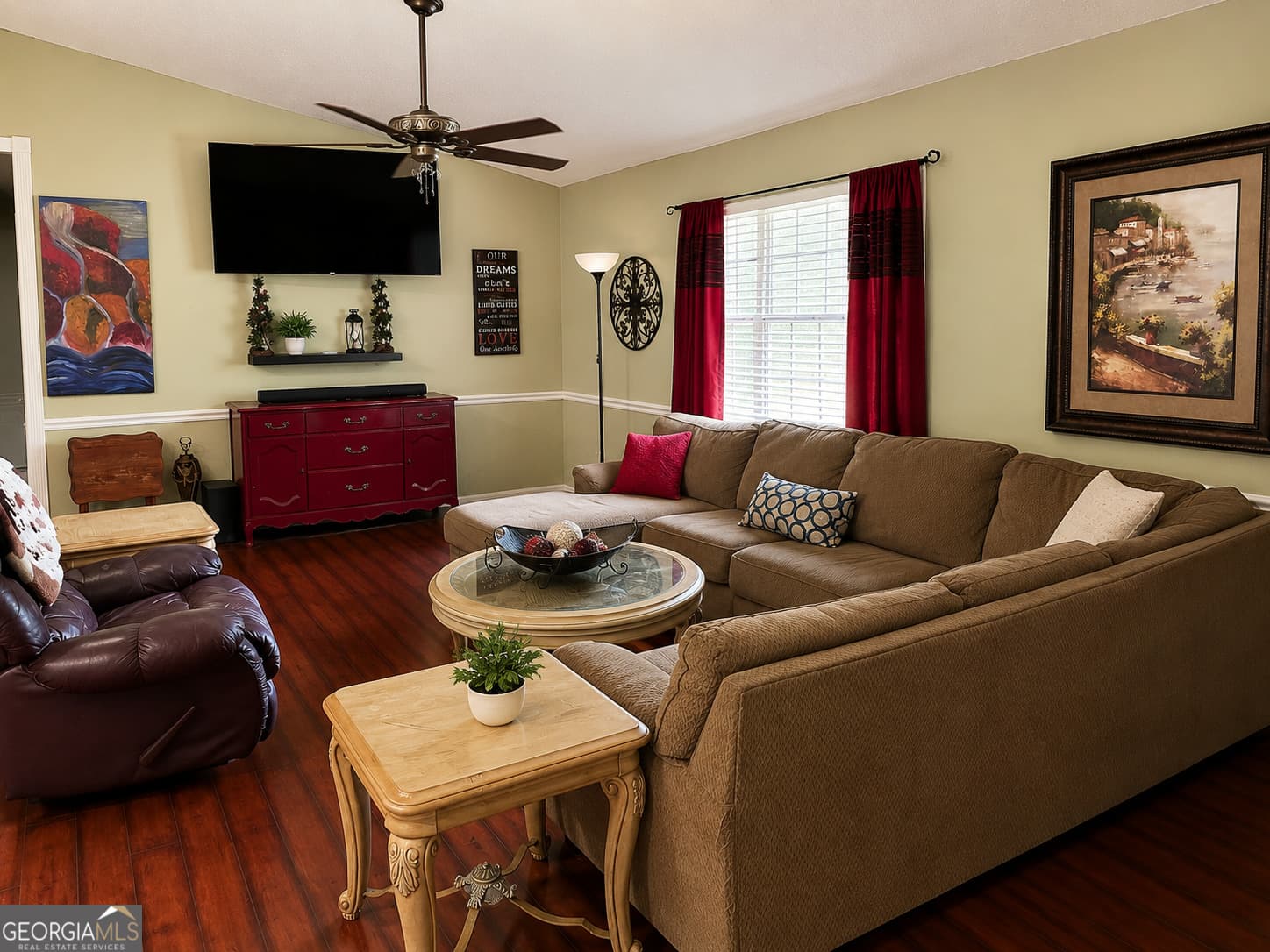 5 bedroom, 3 bathroom, 2,494 sq ft single family residence for sale at 135 Brandon Street, Baxley, GA 31513 — photo 2