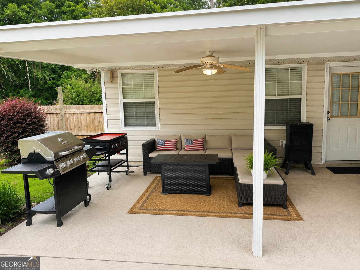 5 bedroom, 3 bathroom, 2,494 sq ft single family residence for sale at 135 Brandon Street, Baxley, GA 31513 — photo 6