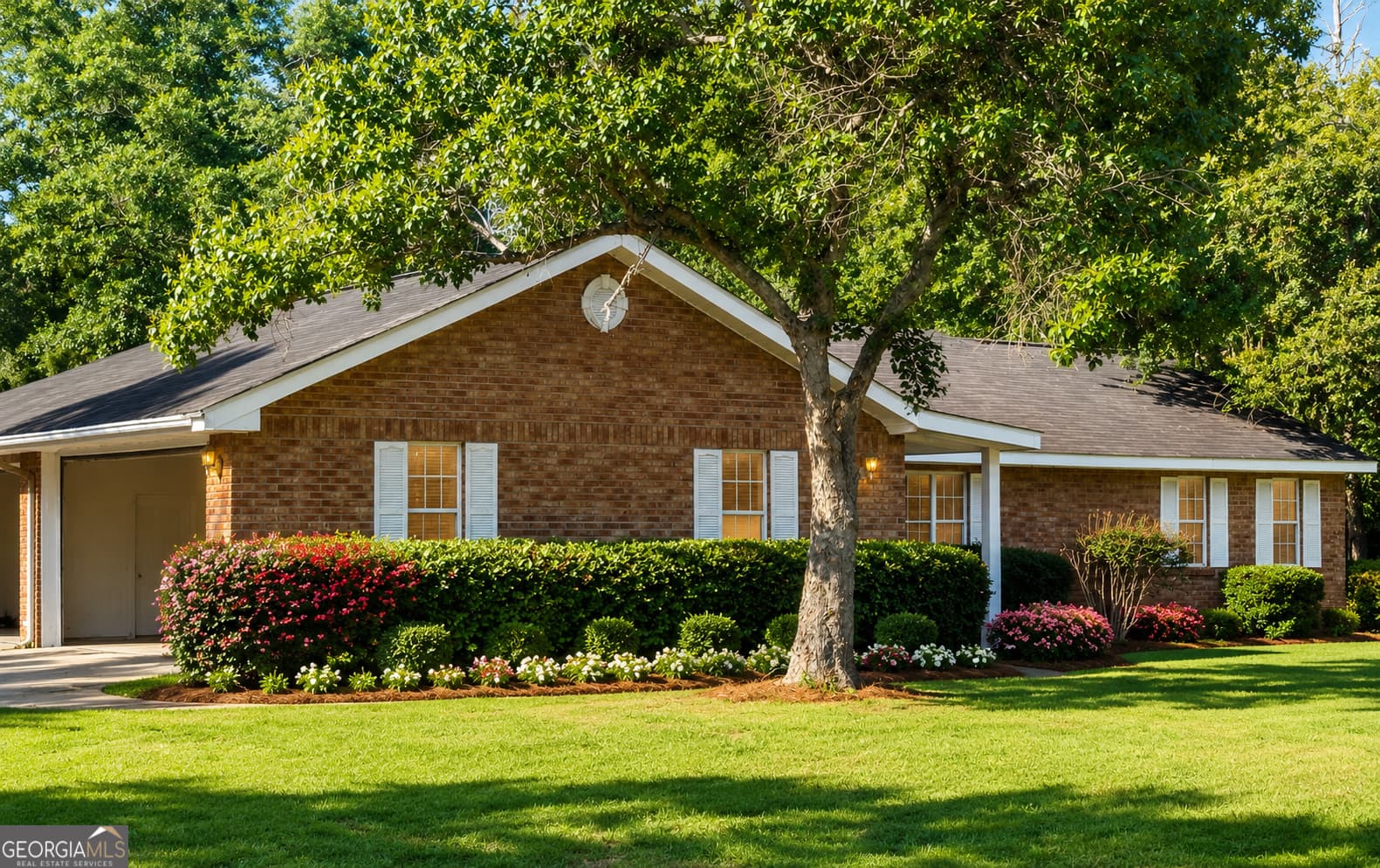 5 bedroom, 3 bathroom, 2,494 sq ft single family residence for sale at 135 Brandon Street, Baxley, GA 31513
