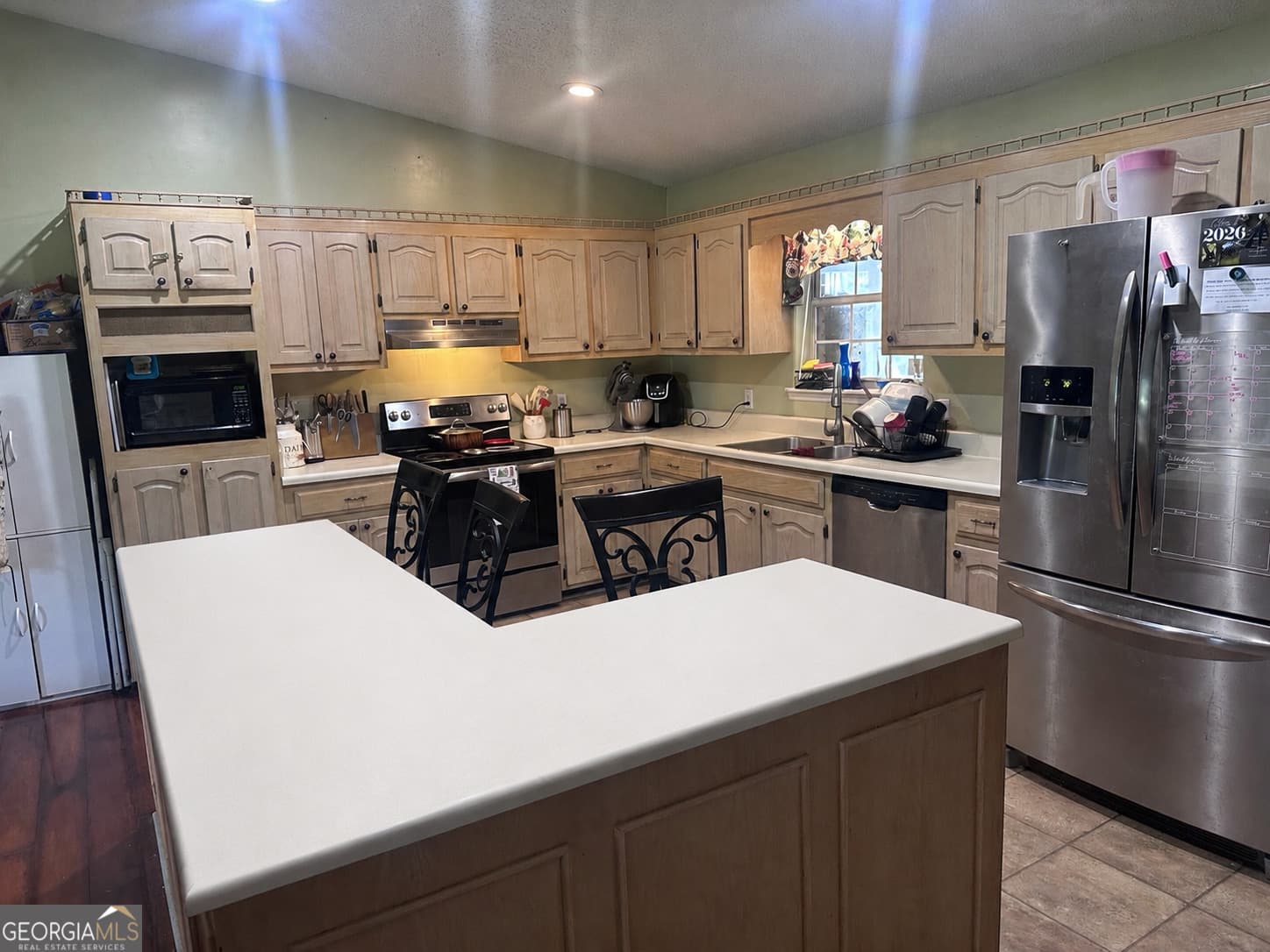 5 bedroom, 3 bathroom, 2,494 sq ft single family residence for sale at 135 Brandon Street, Baxley, GA 31513 — photo 4