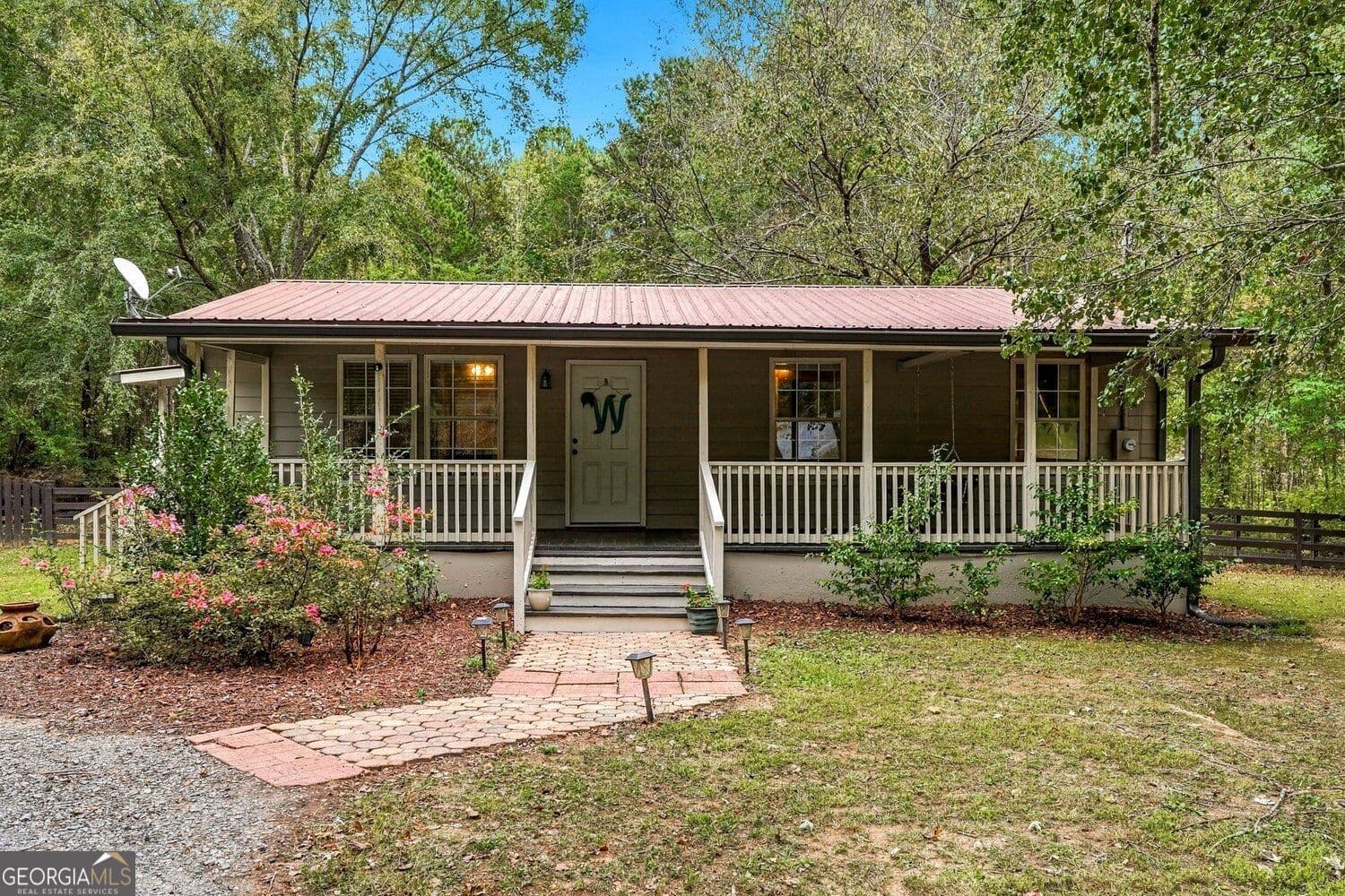 3 bedroom, 1 bathroom, 1,386 sq ft single family residence for sale at 698 Spring Place Road, White, GA 30184