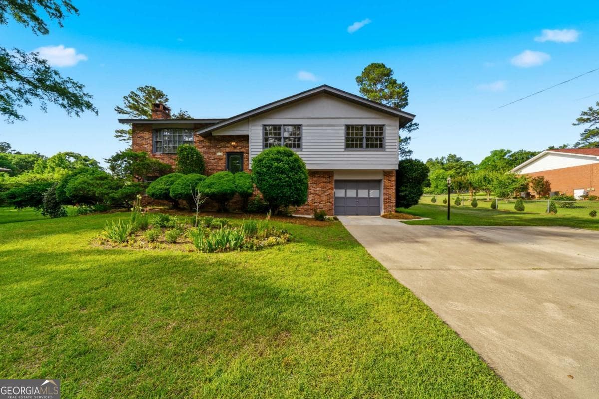 4 bedroom, 3 bathroom, 2,457 sq ft single family residence sold at 1733 Cedarwood Road, Milledgeville, GA 31061