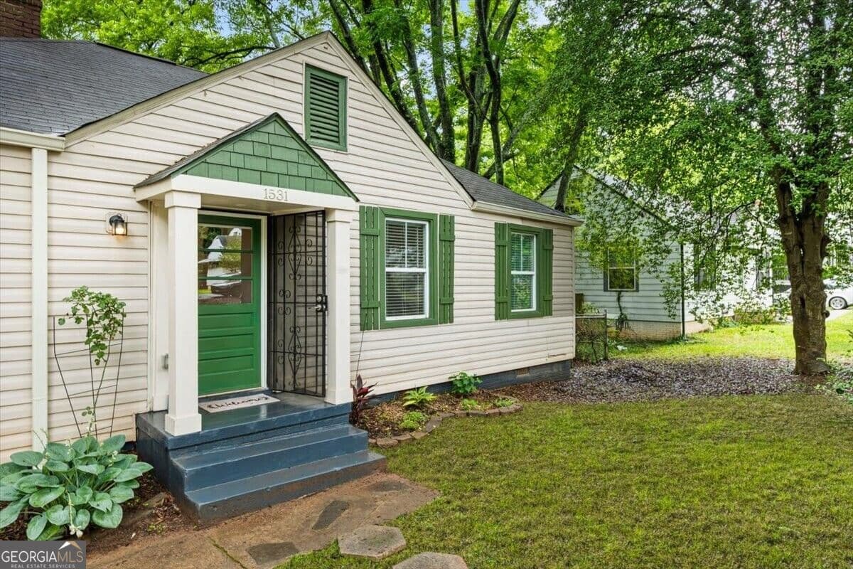 3 bedroom, 2.5 bathroom, 1,221 sq ft single family residence for sale at 1531 Belmont Avenue, Atlanta, GA 30310 — photo 3