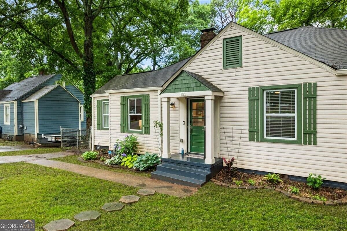 3 bedroom, 2.5 bathroom, 1,221 sq ft single family residence for sale at 1531 Belmont Avenue, Atlanta, GA 30310 — photo 1 of 39
