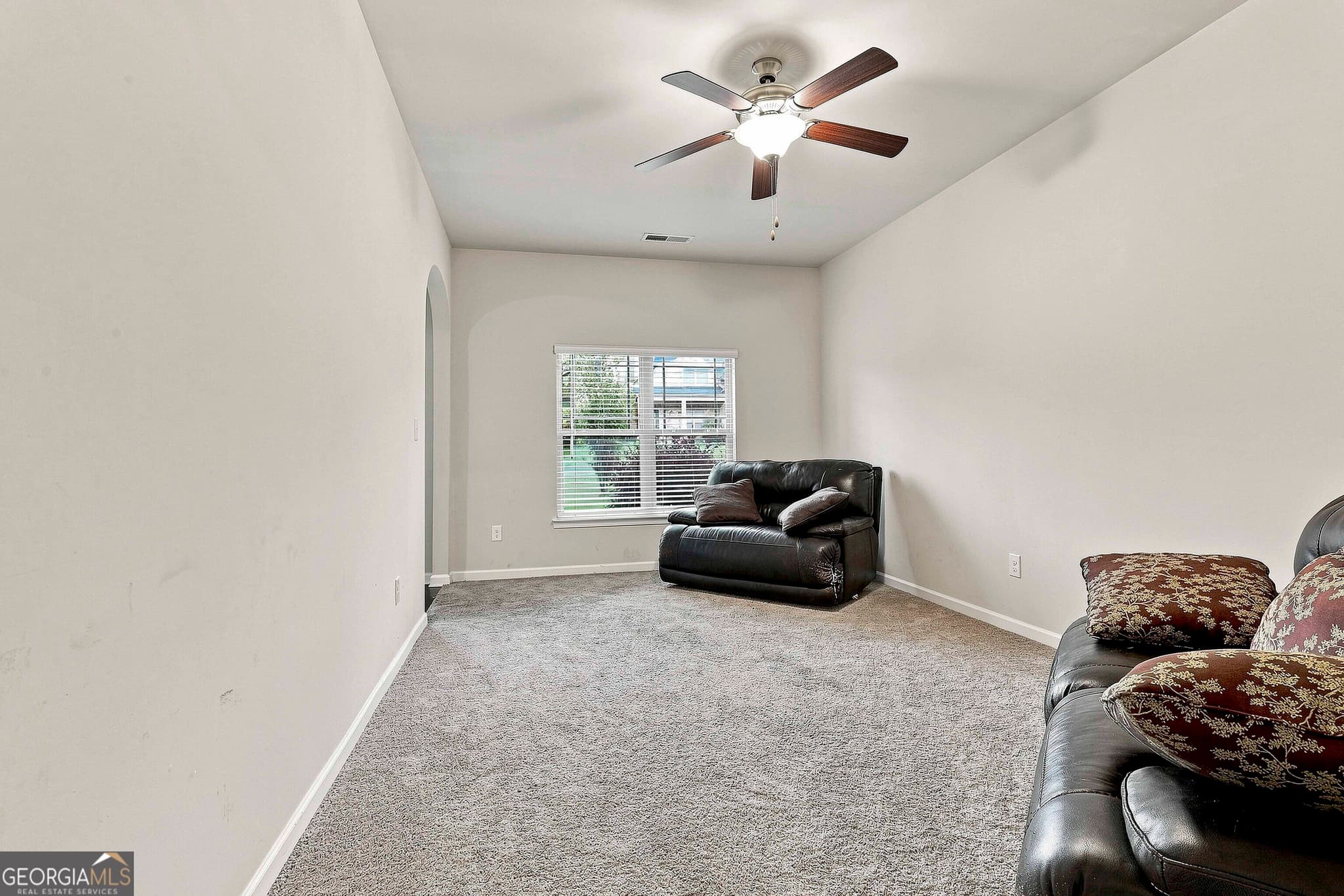 5 bedroom, 4 bathroom, 4,370 sq ft single family residence for sale at 613 Oakville Trail, Hampton, GA 30228 — photo 5