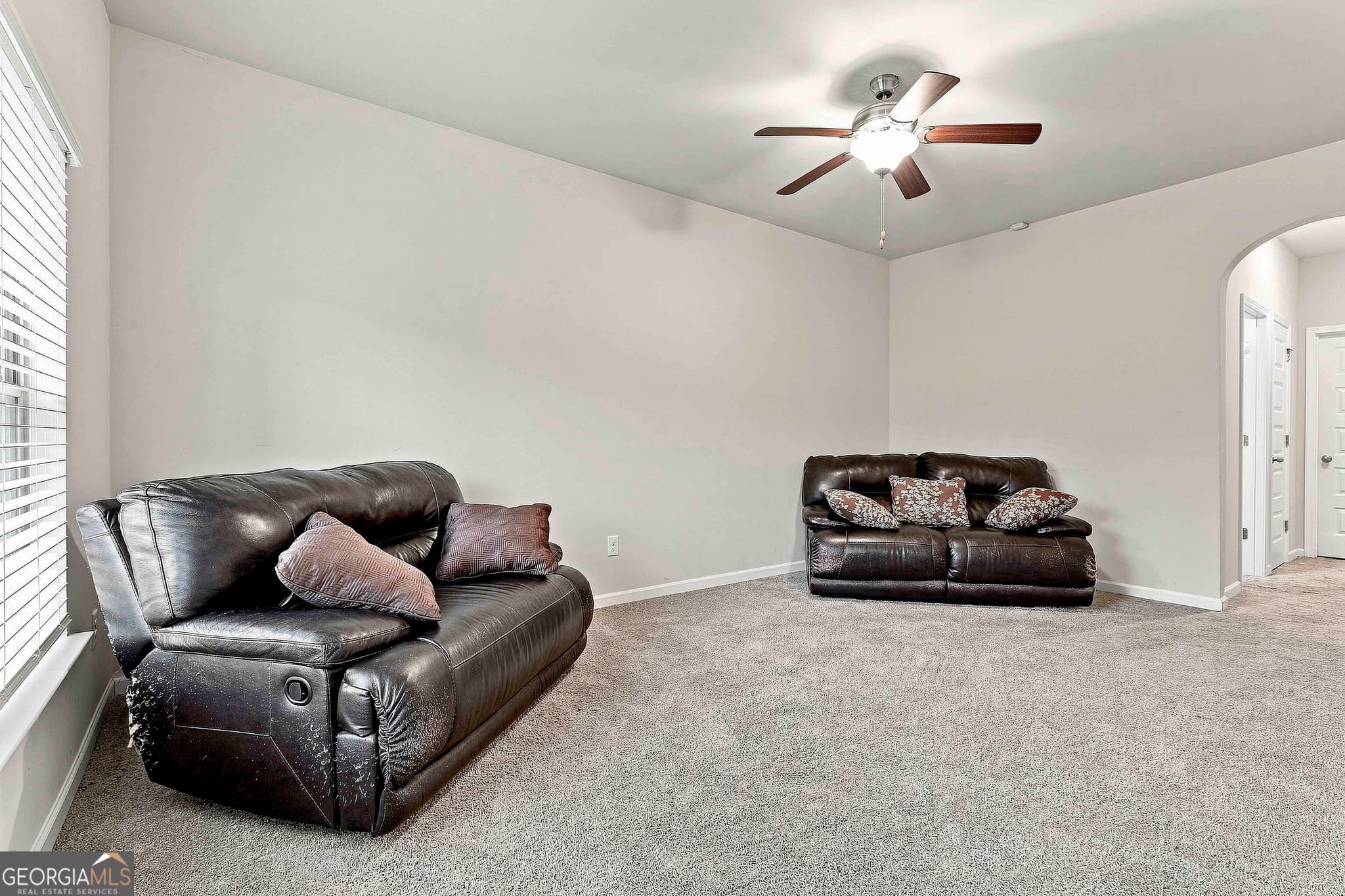 5 bedroom, 4 bathroom, 4,370 sq ft single family residence for sale at 613 Oakville Trail, Hampton, GA 30228 — photo 4