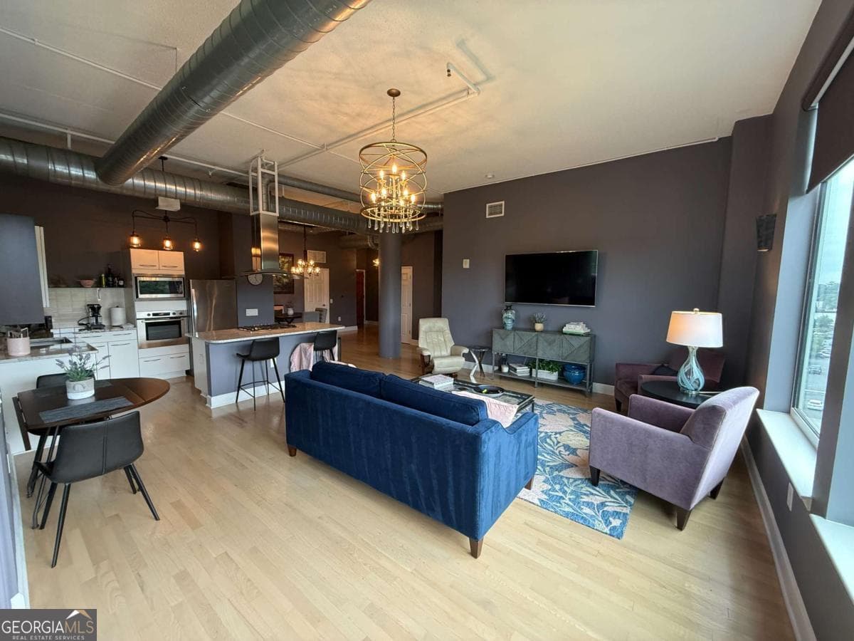 2 bedroom, 2 bathroom, 1,505 sq ft condominium for sale at 3820 Roswell Road 709, Atlanta, GA 30342 — photo 2