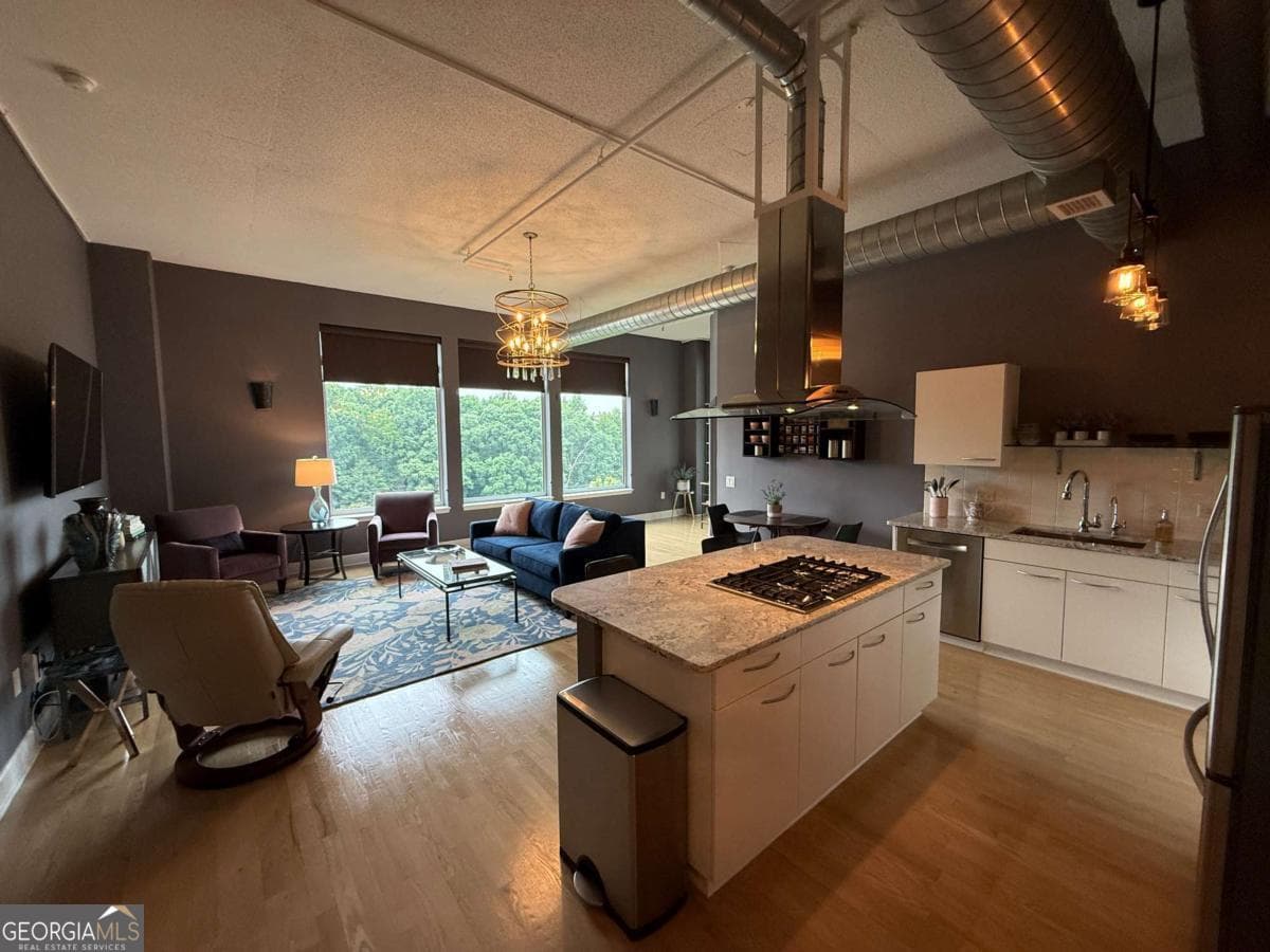 2 bedroom, 2 bathroom, 1,505 sq ft condominium for sale at 3820 Roswell Road 709, Atlanta, GA 30342 — photo 1 of 11