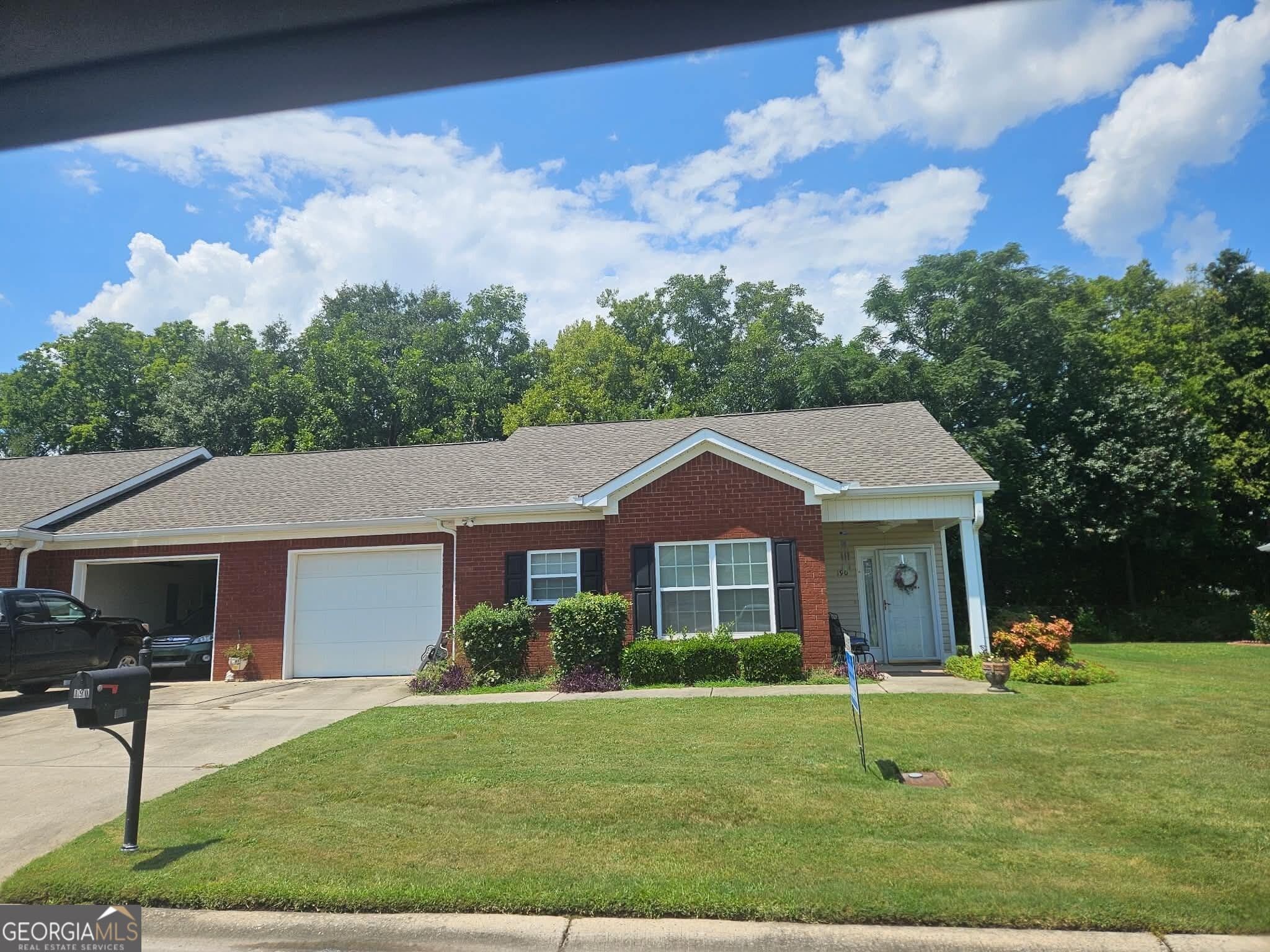 2 bedroom, 2 bathroom, 1,343 sq ft single family residence for sale at 190 Jabrok Circle, Macon, GA 31216 — photo 1 of 15