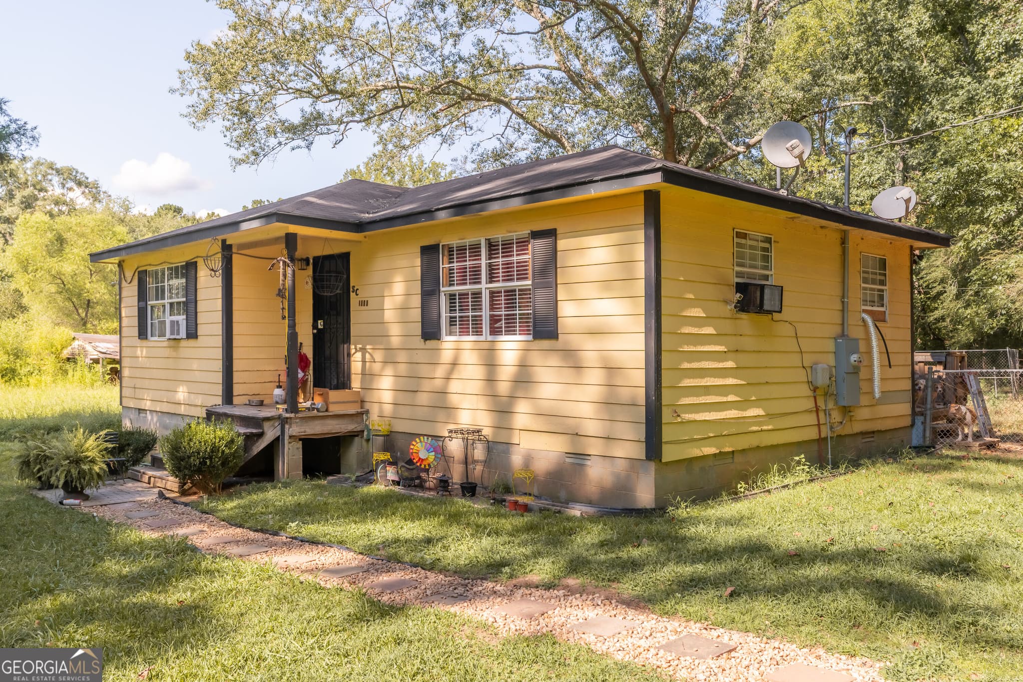 2 bedroom, 1 bathroom, 776 sq ft single family residence for sale at 1040 Laboon Road, Monroe, GA 30655