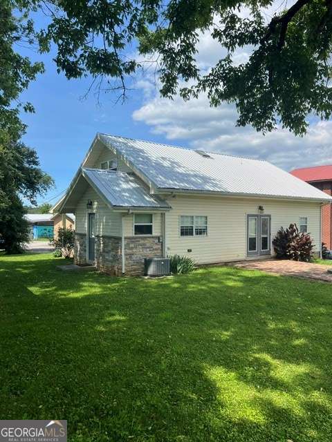 2 bedroom, 2 bathroom cabin,single family residence for sale at 17 Town Square Road, Morganton, GA 30560 — photo 3