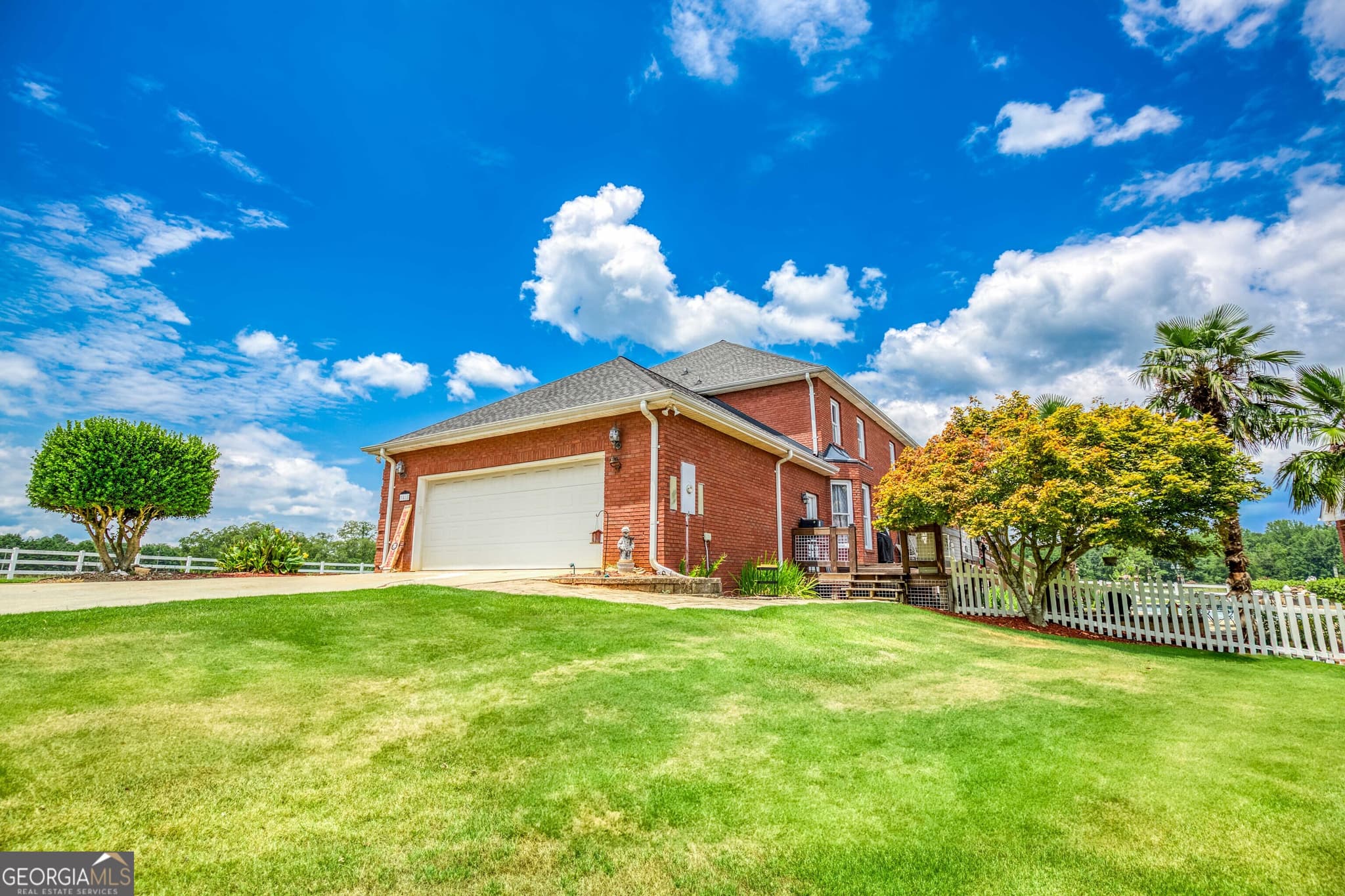 3 bedroom, 2.5 bathroom, 4,094 sq ft farm for sale at 1811 Michael Road, Monroe, GA 30656 — photo 2