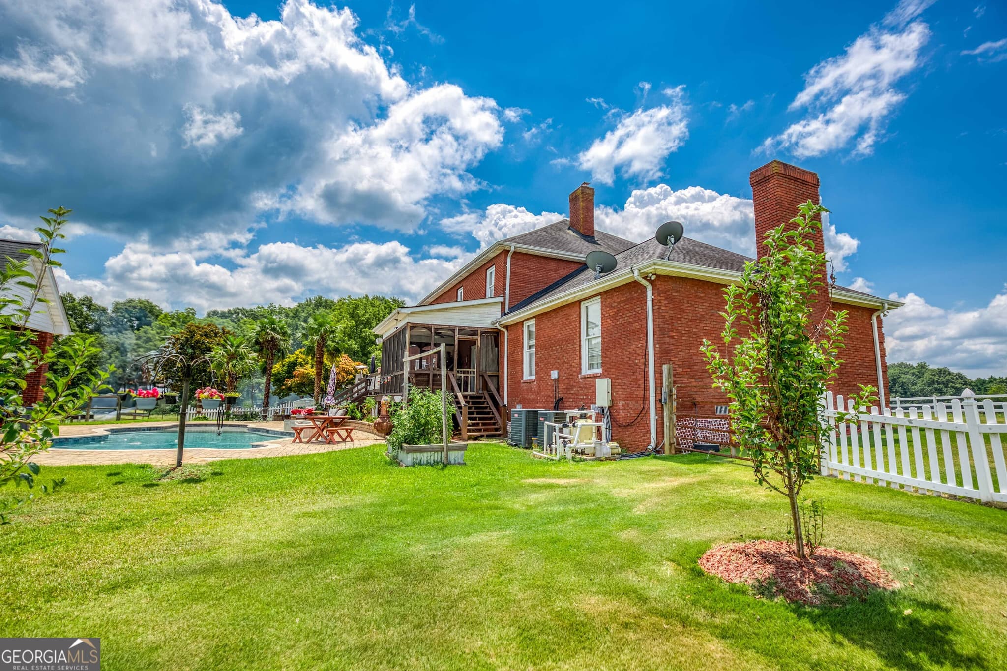 3 bedroom, 2.5 bathroom, 4,094 sq ft farm for sale at 1811 Michael Road, Monroe, GA 30656 — photo 4