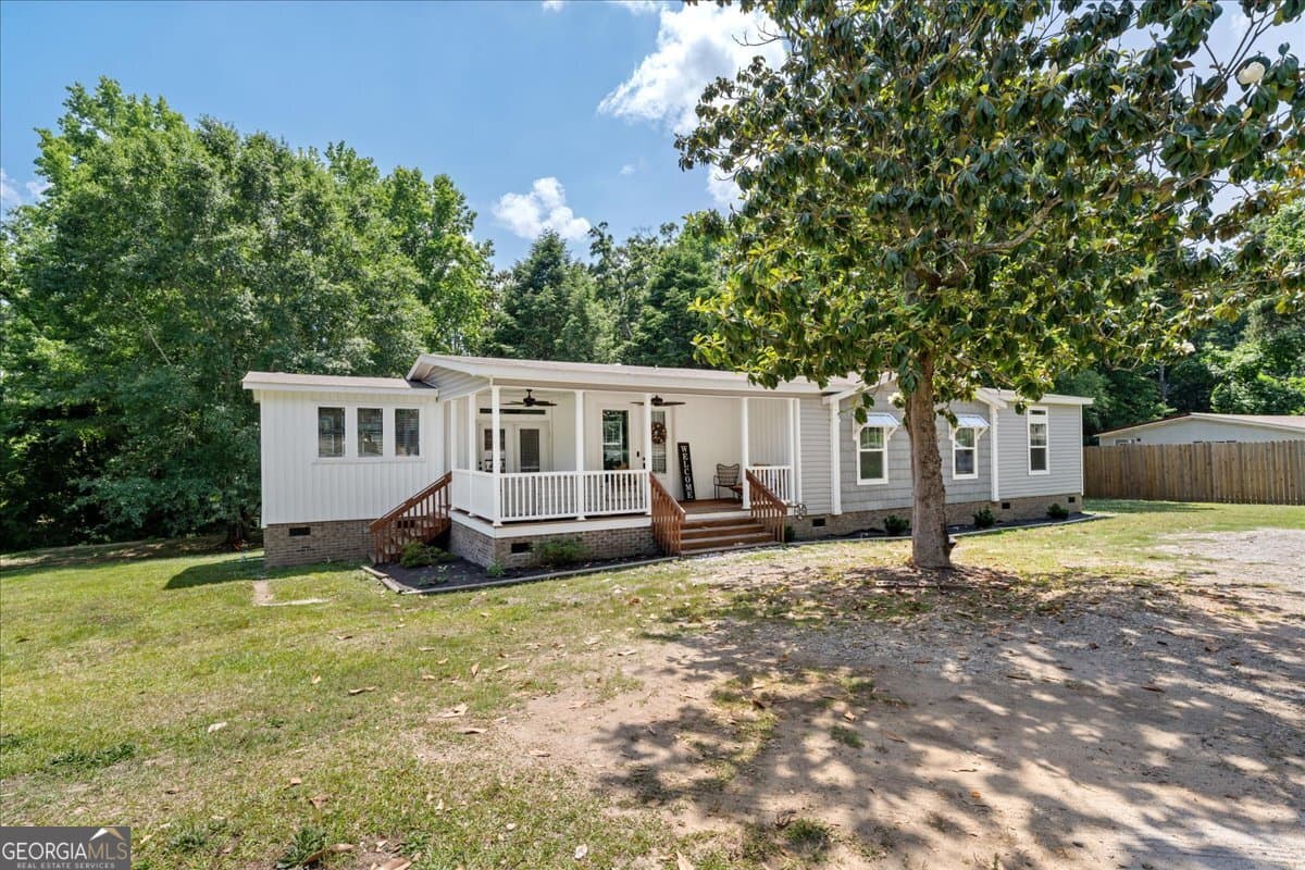 3 bedroom, 2.5 bathroom, 1,825 sq ft manufactured home,single family residence for sale at 116 Parkview Road, Iva, SC 29655 — photo 2