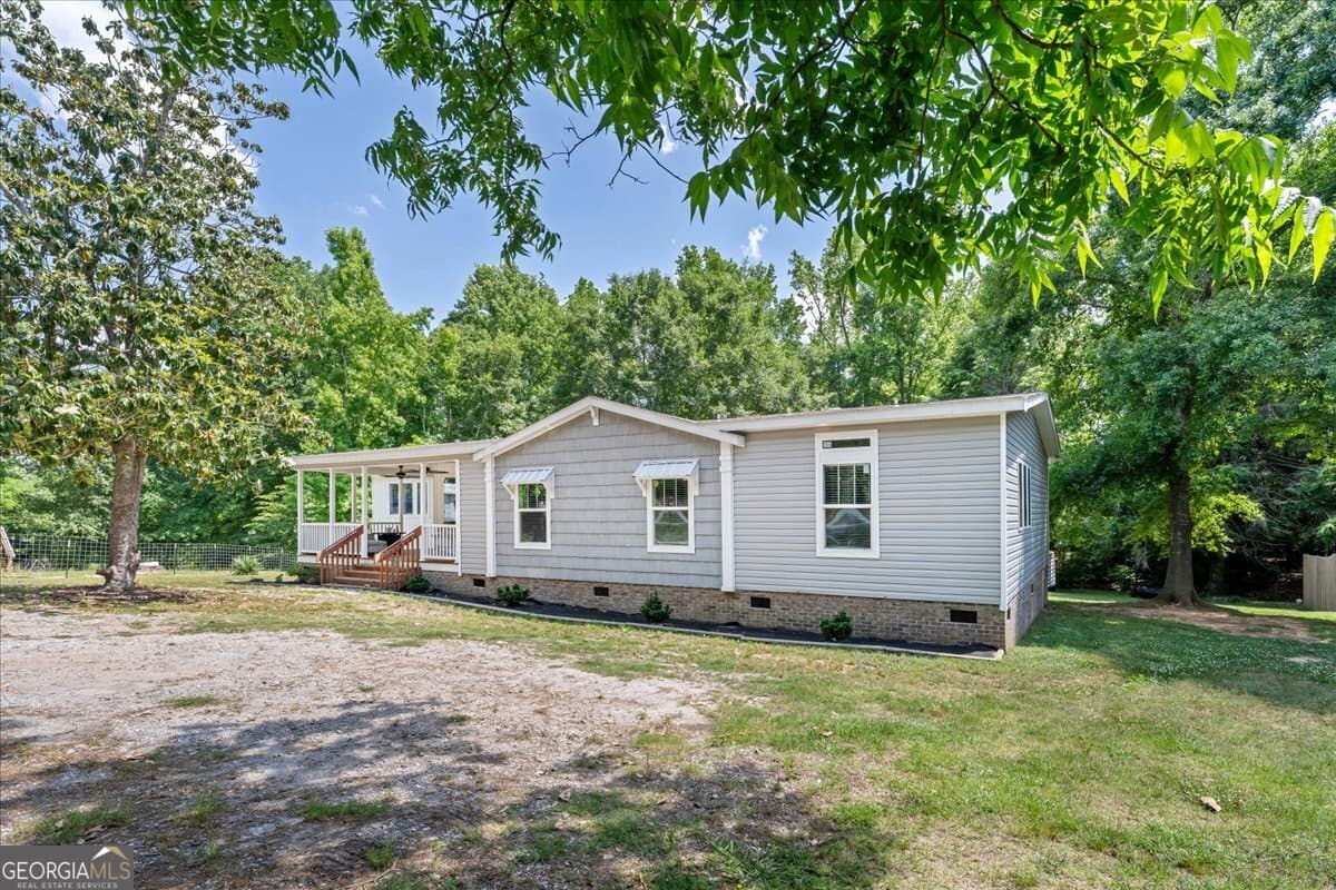 3 bedroom, 2.5 bathroom, 1,825 sq ft manufactured home,single family residence for sale at 116 Parkview Road, Iva, SC 29655 — photo 3