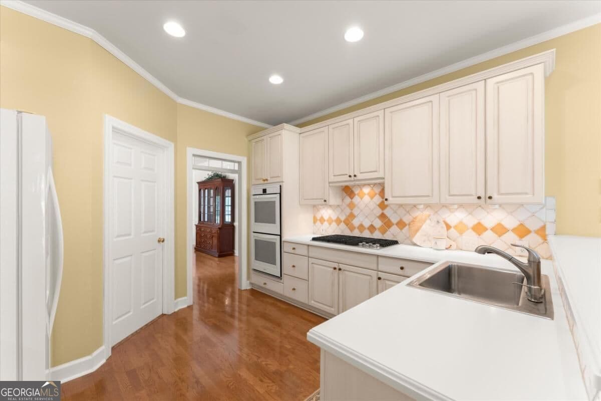 4 bedroom, 3.5 bathroom, 3,433 sq ft single family residence for sale at 4807 Calais Court, Marietta, GA 30067 — photo 8