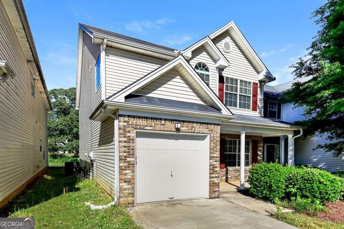 3 bedroom, 2.5 bathroom single family residence for rent at 11173 Aliyah Drive, Hampton, GA 30228 for $1,925 a month — photo 2