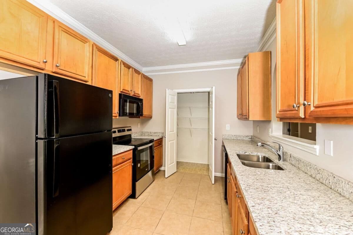 3 bedroom, 2.5 bathroom single family residence for rent at 11173 Aliyah Drive, Hampton, GA 30228 for $1,925 a month — photo 5