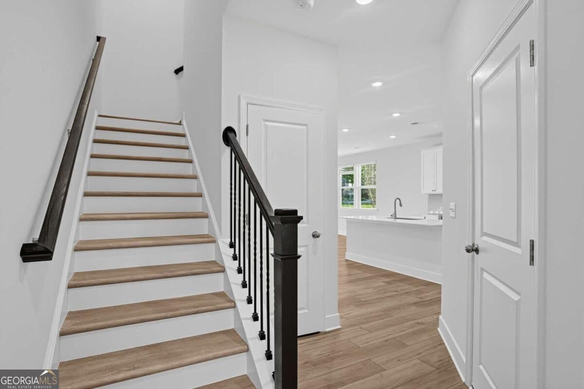 3 bedroom, 2.5 bathroom, 1,810 sq ft townhouse for sale at 135 Rope Mill Court 15, Holly Springs, GA 30115 — photo 7