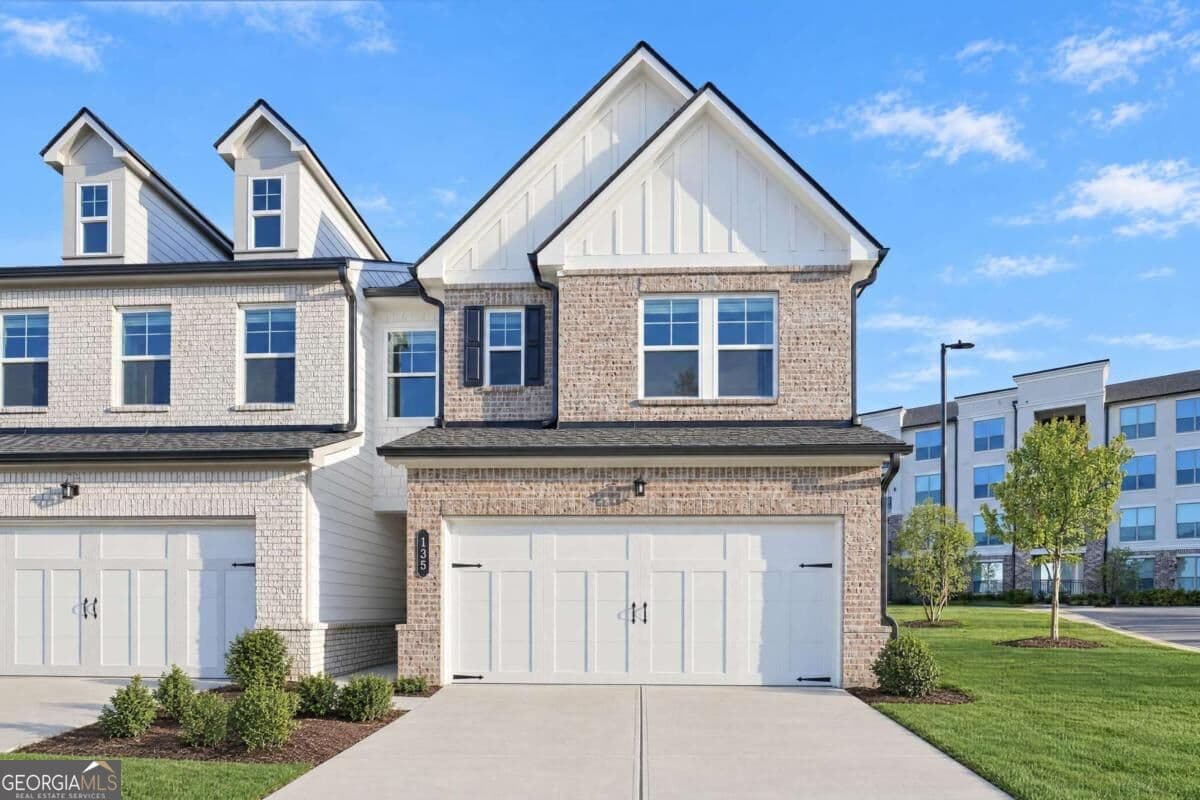 3 bedroom, 2.5 bathroom, 1,810 sq ft townhouse for sale at 135 Rope Mill Court 15, Holly Springs, GA 30115 — photo 1 of 30