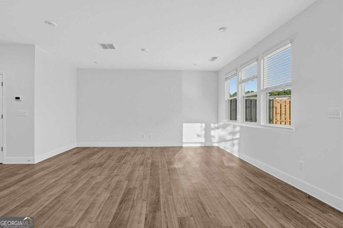 3 bedroom, 2.5 bathroom, 1,810 sq ft townhouse for sale at 135 Rope Mill Court 15, Holly Springs, GA 30115 — photo 9