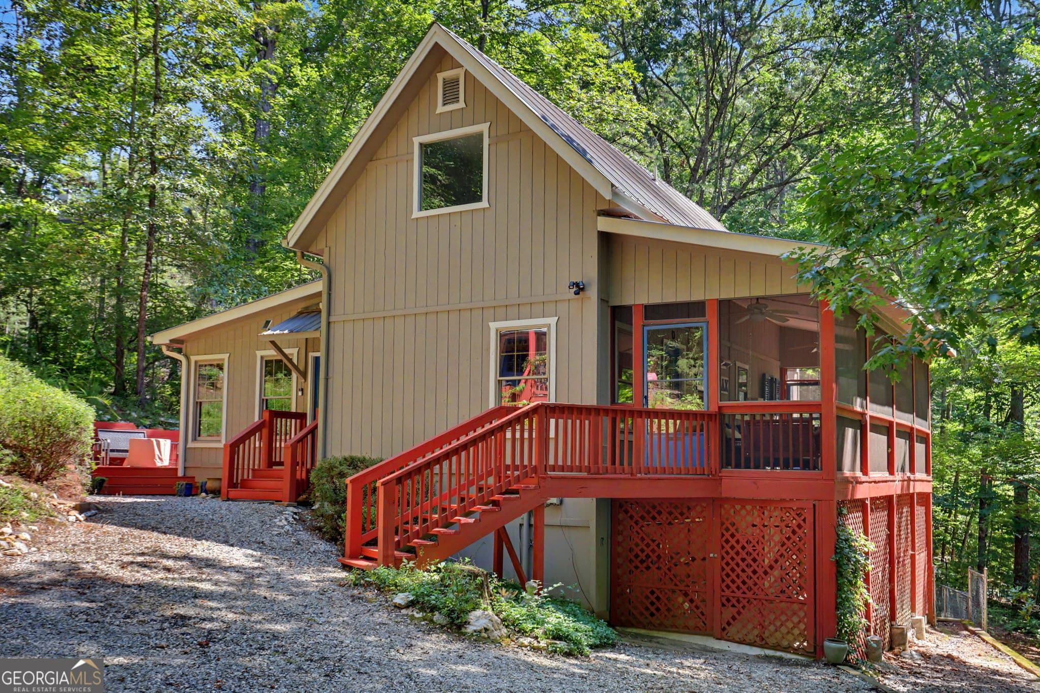 3 bedroom, 2.5 bathroom, 1,536 sq ft cabin,single family residence for sale at 82 Buckeye Lane, Clayton, GA 30525 — photo 3