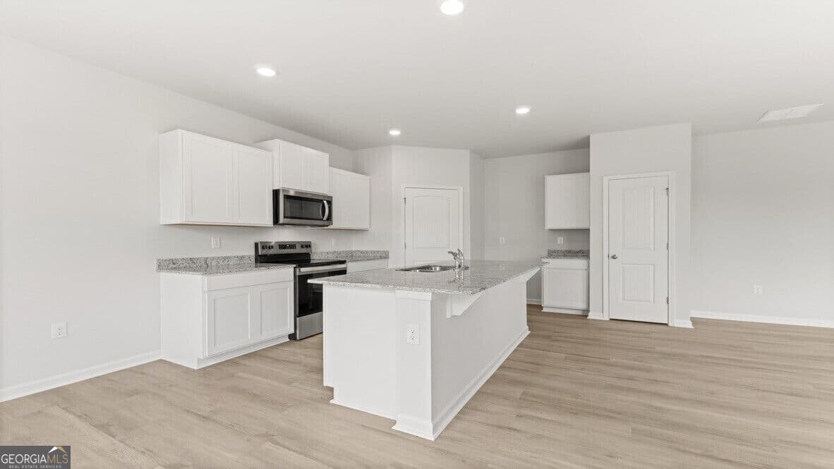 3 bedroom, 2.5 bathroom, 1,749 sq ft single family residence for sale at 8162 Coldstream Drive, Fairburn, GA 30213 — photo 6