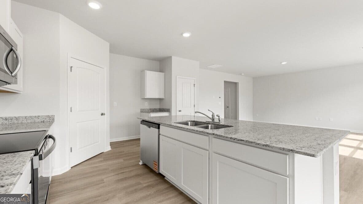 3 bedroom, 2.5 bathroom, 1,749 sq ft single family residence for sale at 8162 Coldstream Drive, Fairburn, GA 30213 — photo 7