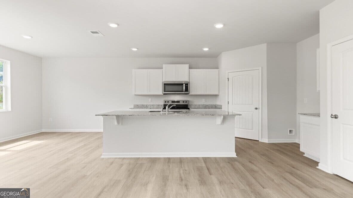 3 bedroom, 2.5 bathroom, 1,749 sq ft single family residence for sale at 8162 Coldstream Drive, Fairburn, GA 30213 — photo 5