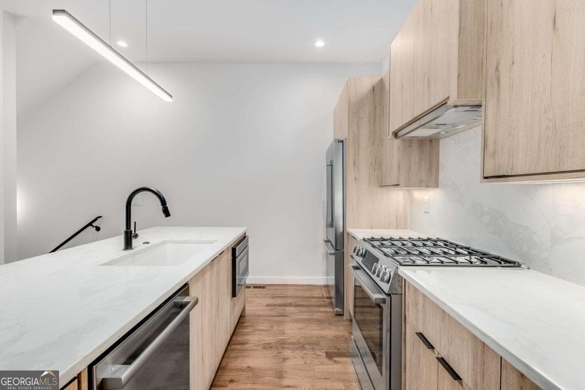 3 bedroom, 3 bathroom, 1,648 sq ft townhouse for sale at 105 Georgia Avenue 4, Atlanta, GA 30312 — photo 6