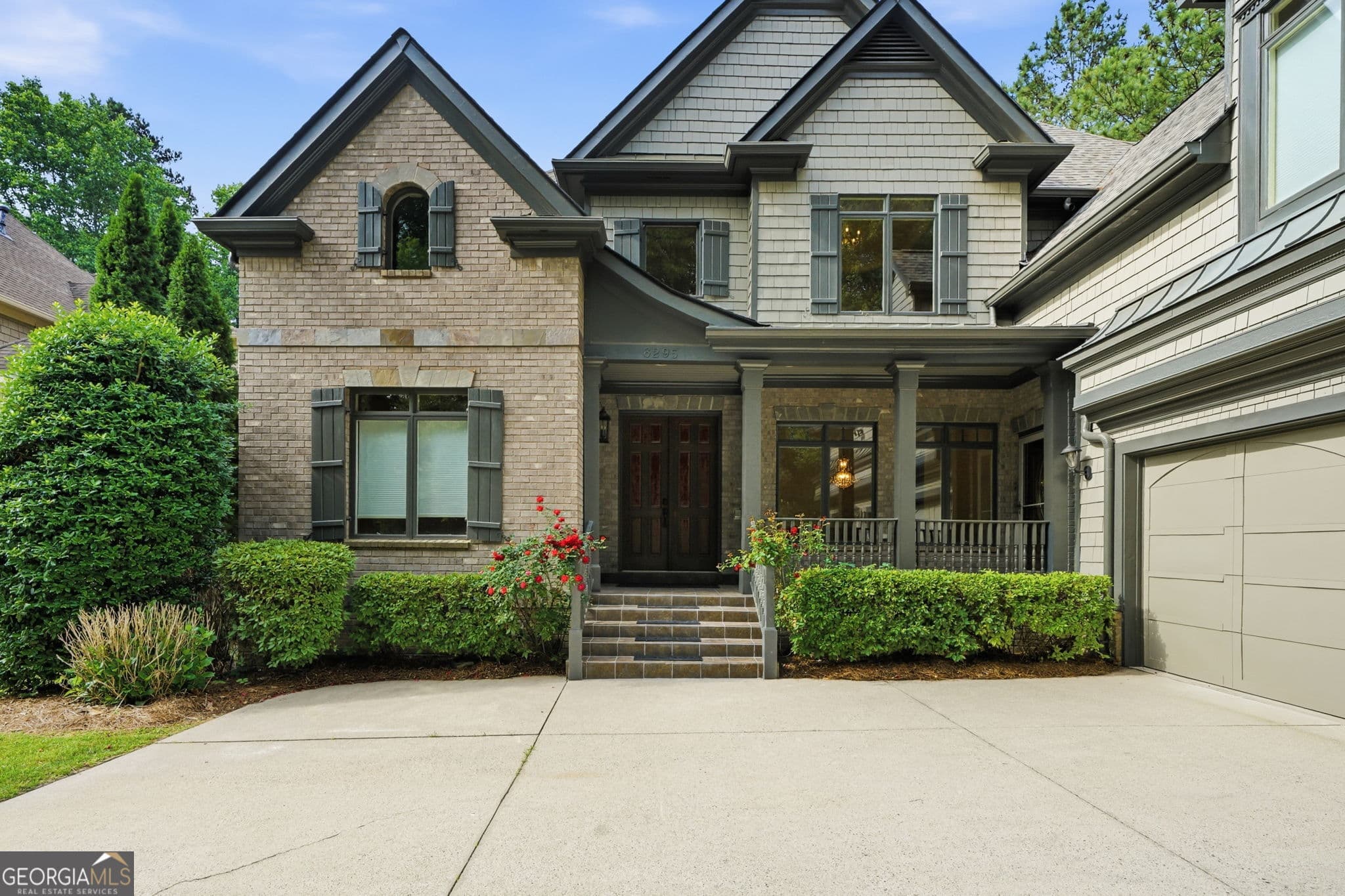 5 bedroom, 6 bathroom, 5,868 sq ft single family residence for sale at 6295 Windward Parkway, Alpharetta, GA 30005 — photo 3
