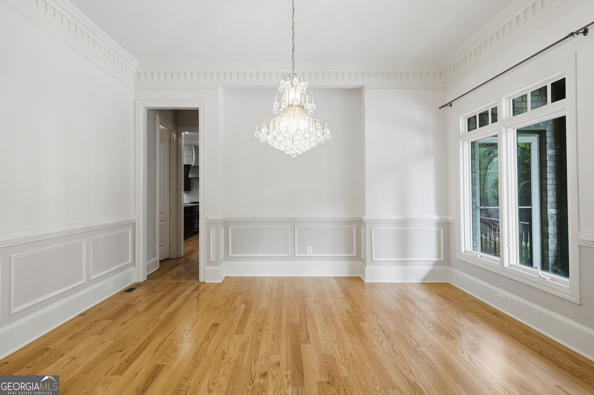 5 bedroom, 6 bathroom, 5,868 sq ft single family residence for sale at 6295 Windward Parkway, Alpharetta, GA 30005 — photo 10