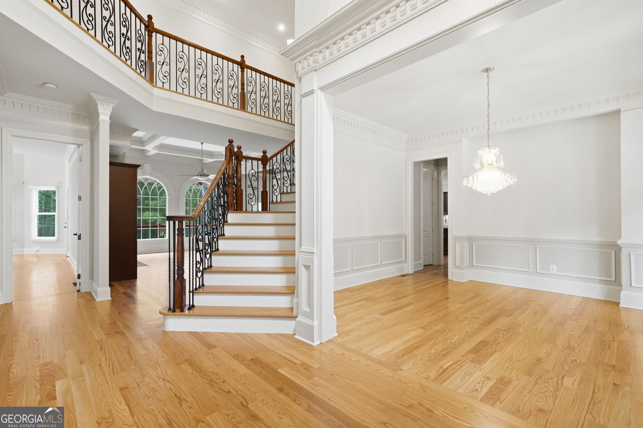5 bedroom, 6 bathroom, 5,868 sq ft single family residence for sale at 6295 Windward Parkway, Alpharetta, GA 30005 — photo 8