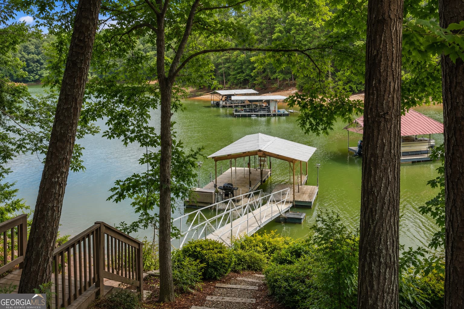4 bedroom, 3 bathroom, 3,193 sq ft single family residence under contract at 350 Drew Lane, Lavonia, GA 30553 — photo 2