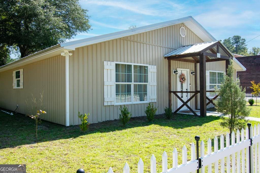 3 bedroom, 2 bathroom, 2,560 sq ft single family residence for sale at 149 Main Street, Rocky Ford, GA 30455 — photo 2