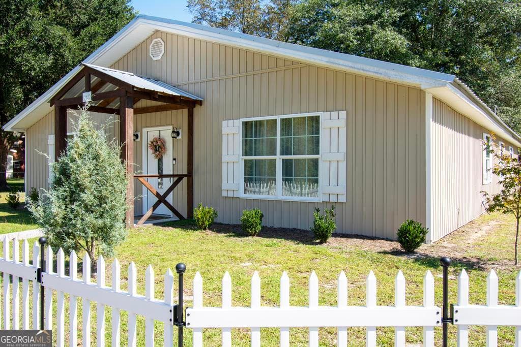 3 bedroom, 2 bathroom, 2,560 sq ft single family residence for sale at 149 Main Street, Rocky Ford, GA 30455 — photo 3