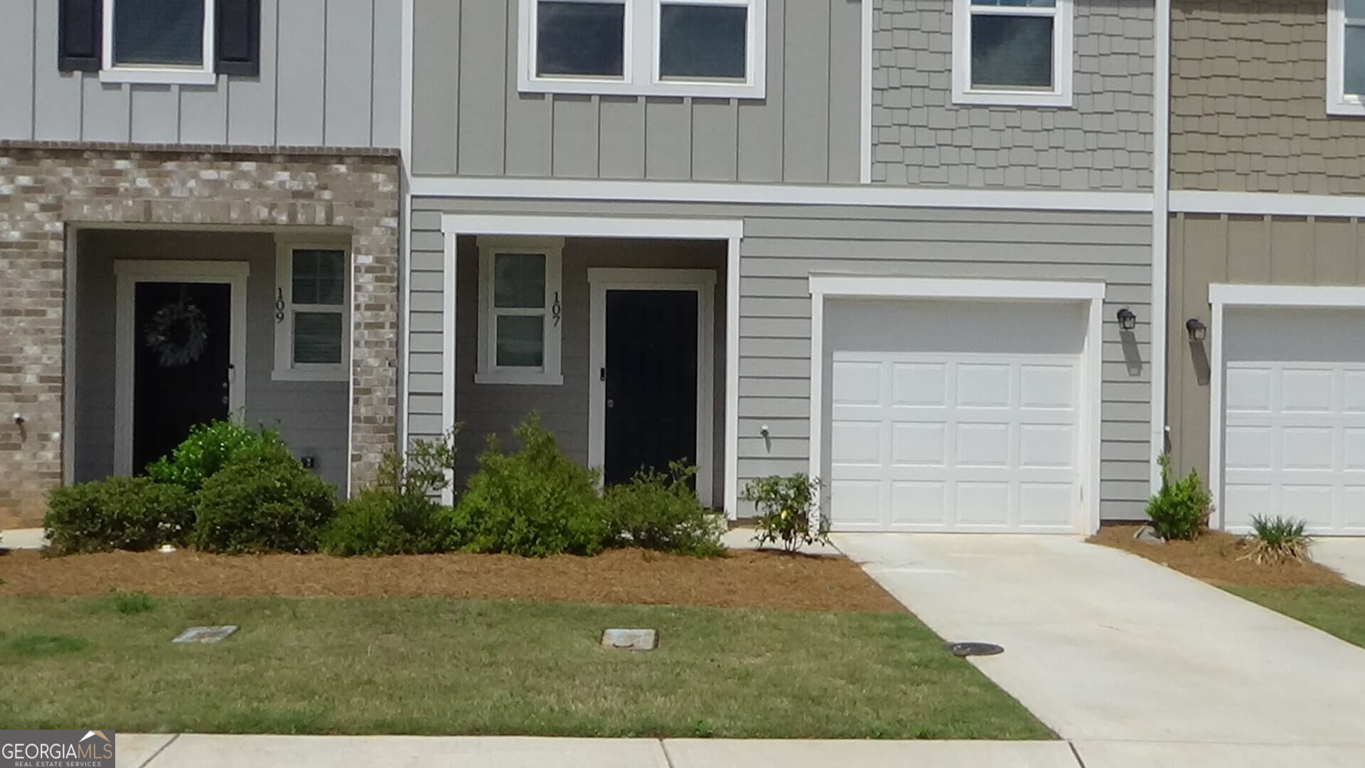 3 bedroom, 2.5 bathroom, 1,472 sq ft townhouse for sale at 107 SW Saginaw Courts, Locust Grove, GA 30248 — photo 1 of 25