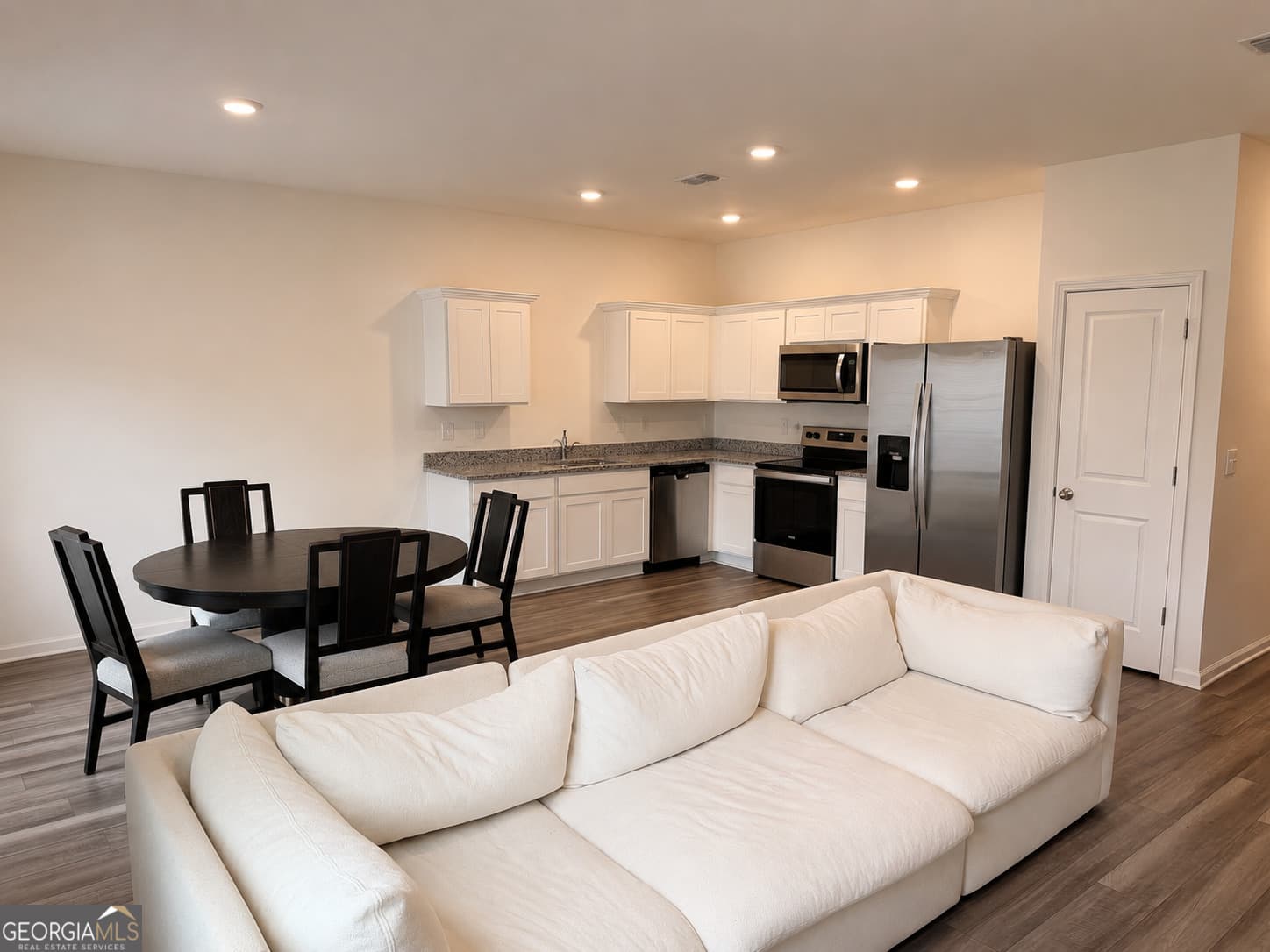 3 bedroom, 2.5 bathroom, 1,472 sq ft townhouse for sale at 107 SW Saginaw Courts, Locust Grove, GA 30248 — photo 8