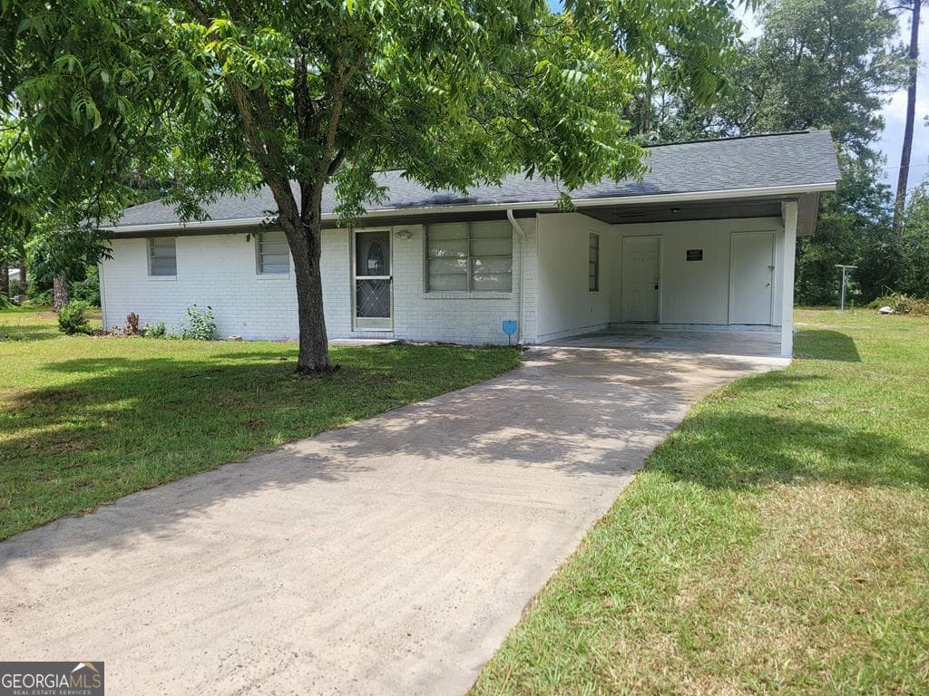 3 bedroom, 1 bathroom, 1,048 sq ft residential sold at 348 Patterson Street, Baxley, GA 31513