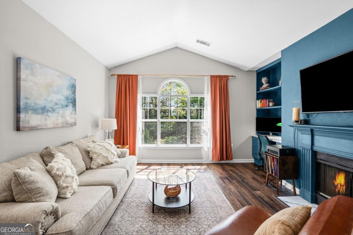 2 bedroom, 2 bathroom, 1,719 sq ft condominium for sale at 238 Edinburgh Court 238, Milton, GA 30004 — photo 1 of 24