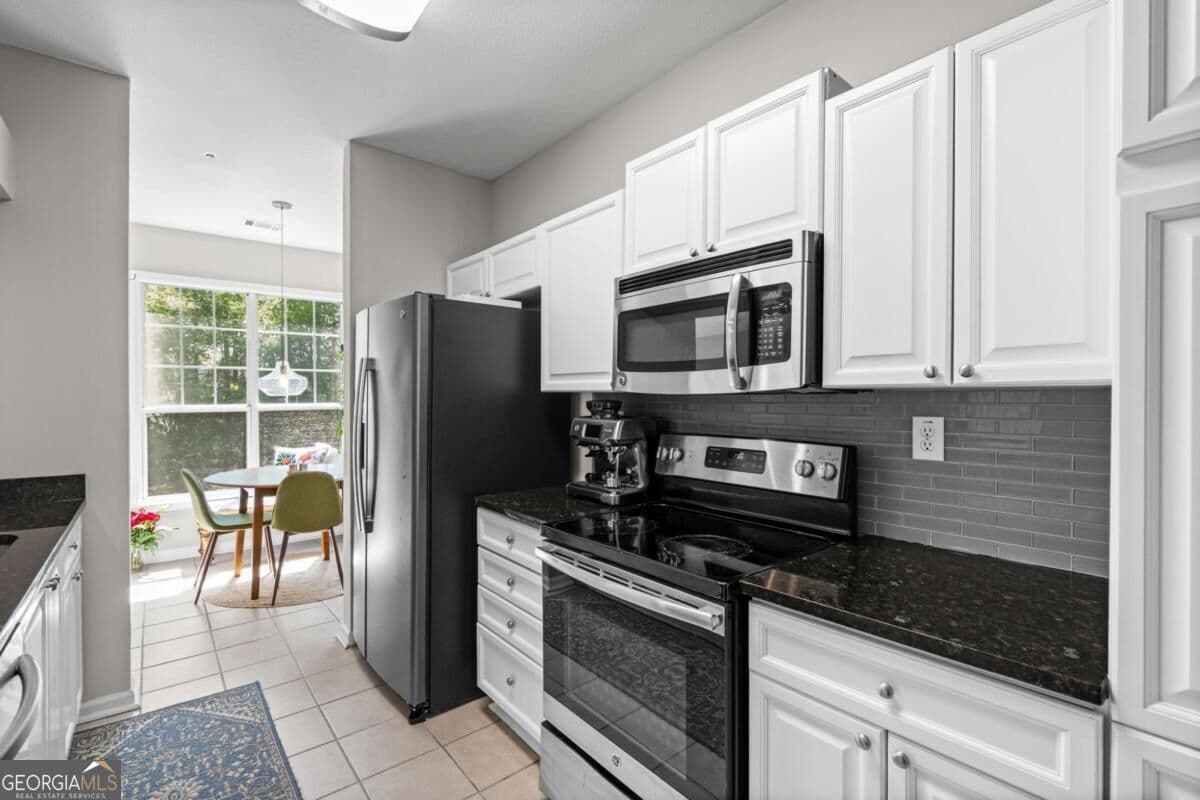 2 bedroom, 2 bathroom, 1,719 sq ft condominium for sale at 238 Edinburgh Court 238, Milton, GA 30004 — photo 5