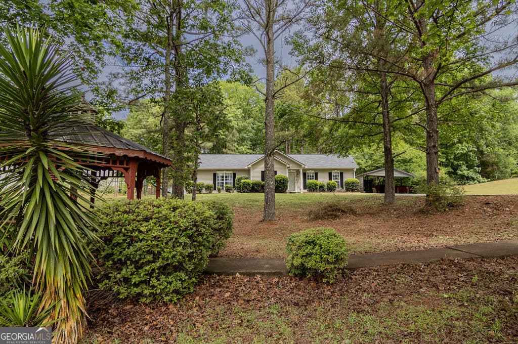 3 bedroom, 2 bathroom, 1,517 sq ft single family residence for sale at 61 Nantucket Drive, Lagrange, GA 30241 — photo 2